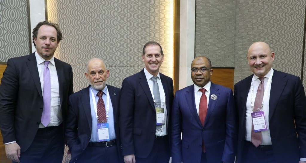 وزير النفط والغاز يناقش مع ممثلي شركة OMV النمساوية تعزيز كفاءة قطاع الطاقة في البلاد.