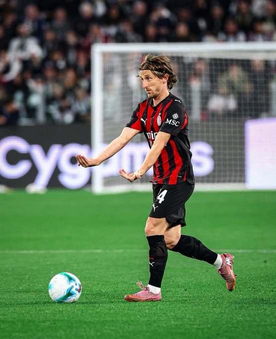 روما يتعادل مع ميلان بعد مباراة مثيرة في الدوري الإيطالي