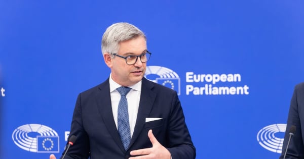 الاتحاد الأوروبي يلوّح بسياسة العصا والجزرة للحد من الهجرة غير النظامية