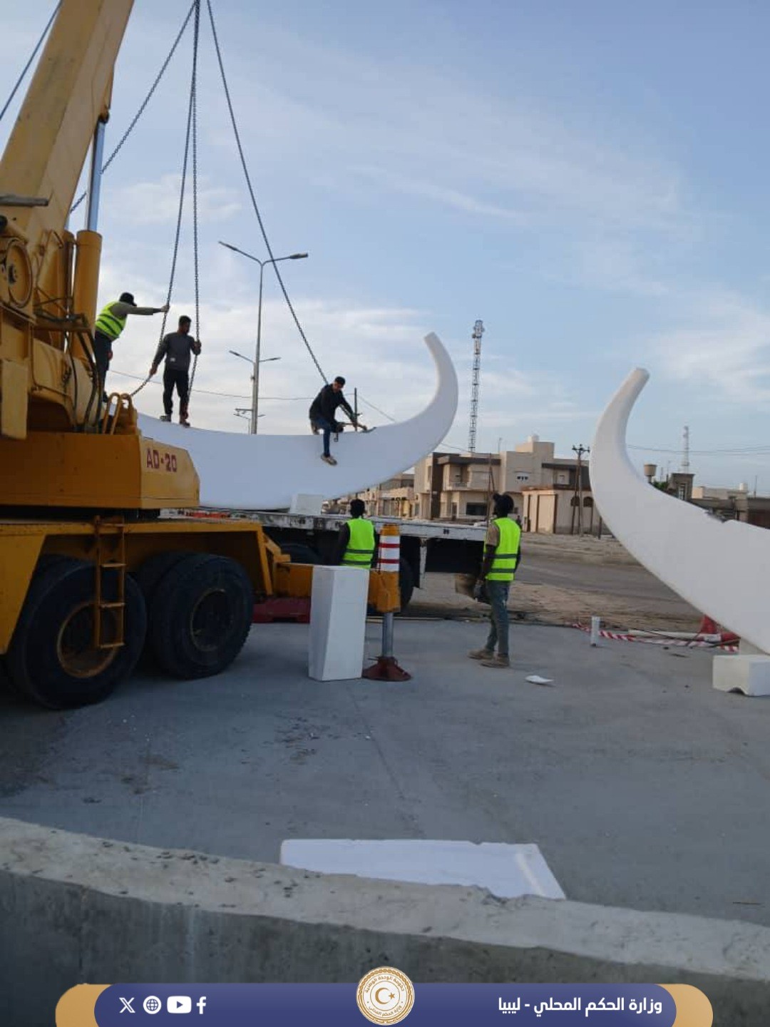 إدارة المشروعات بالحكم المحلي تتابع تنفيذ مشروع تأهيل المدخل الشرقي لبلدية زوارة .