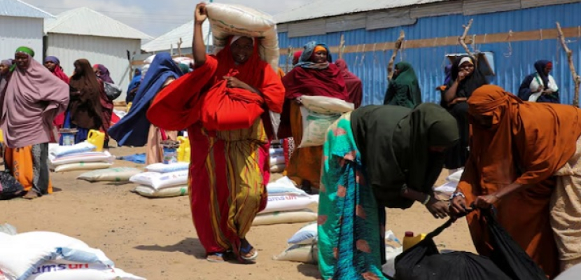 برنامج الأغذية العالمي يحذر من توقف المساعدات للصومال لنقص التمويل .