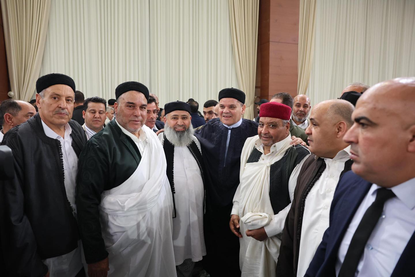 الدبيبة يجتمع بأعيان وحكماء ورشفانة على مائدة إفطار لتعزيز المصالحة ووحدة الصف