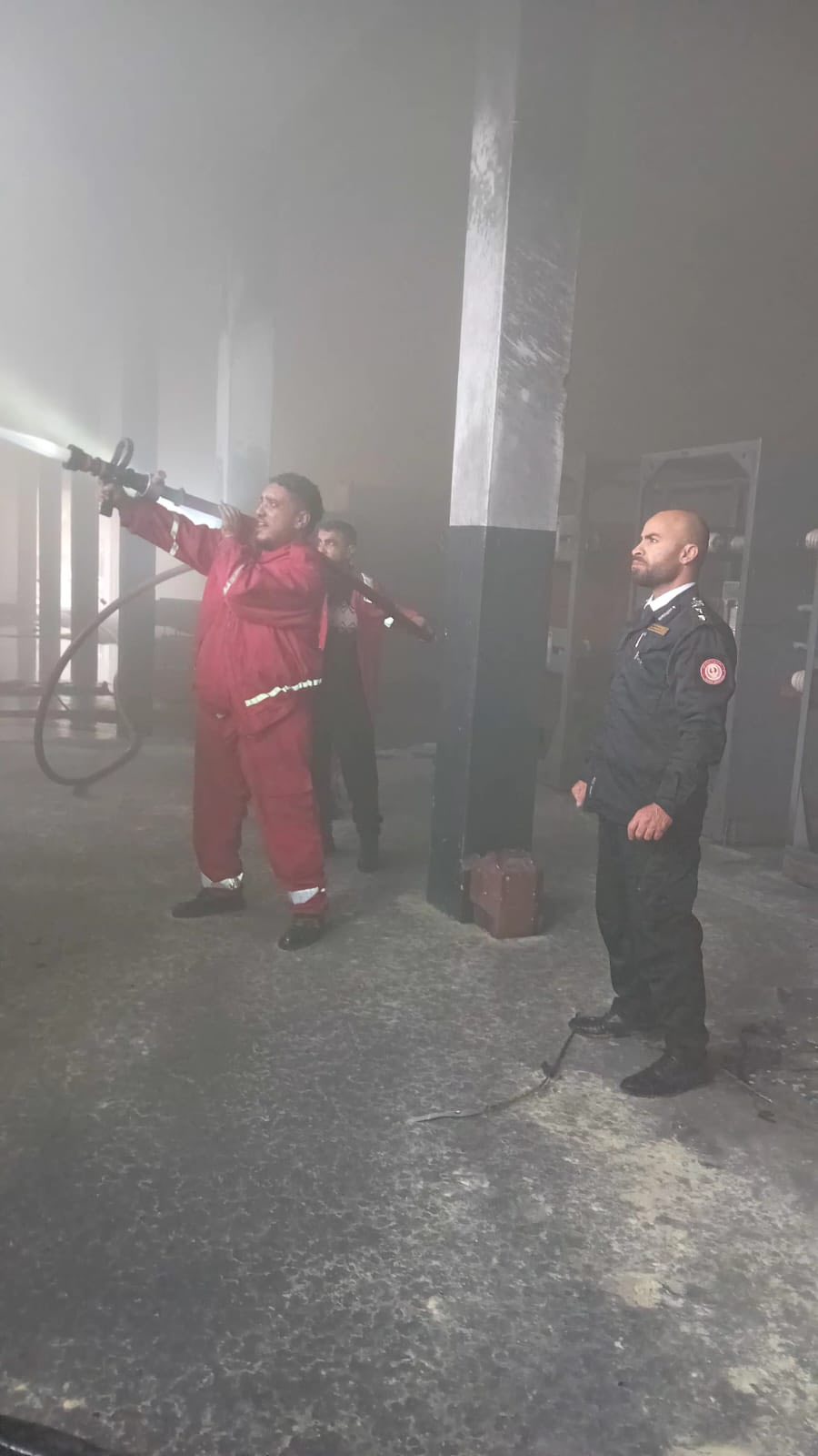  هيئة السلامة  الوطنية تتمكن من اخماد حريق داخل محطة كهرباء بمطار طرابلس الدولي .