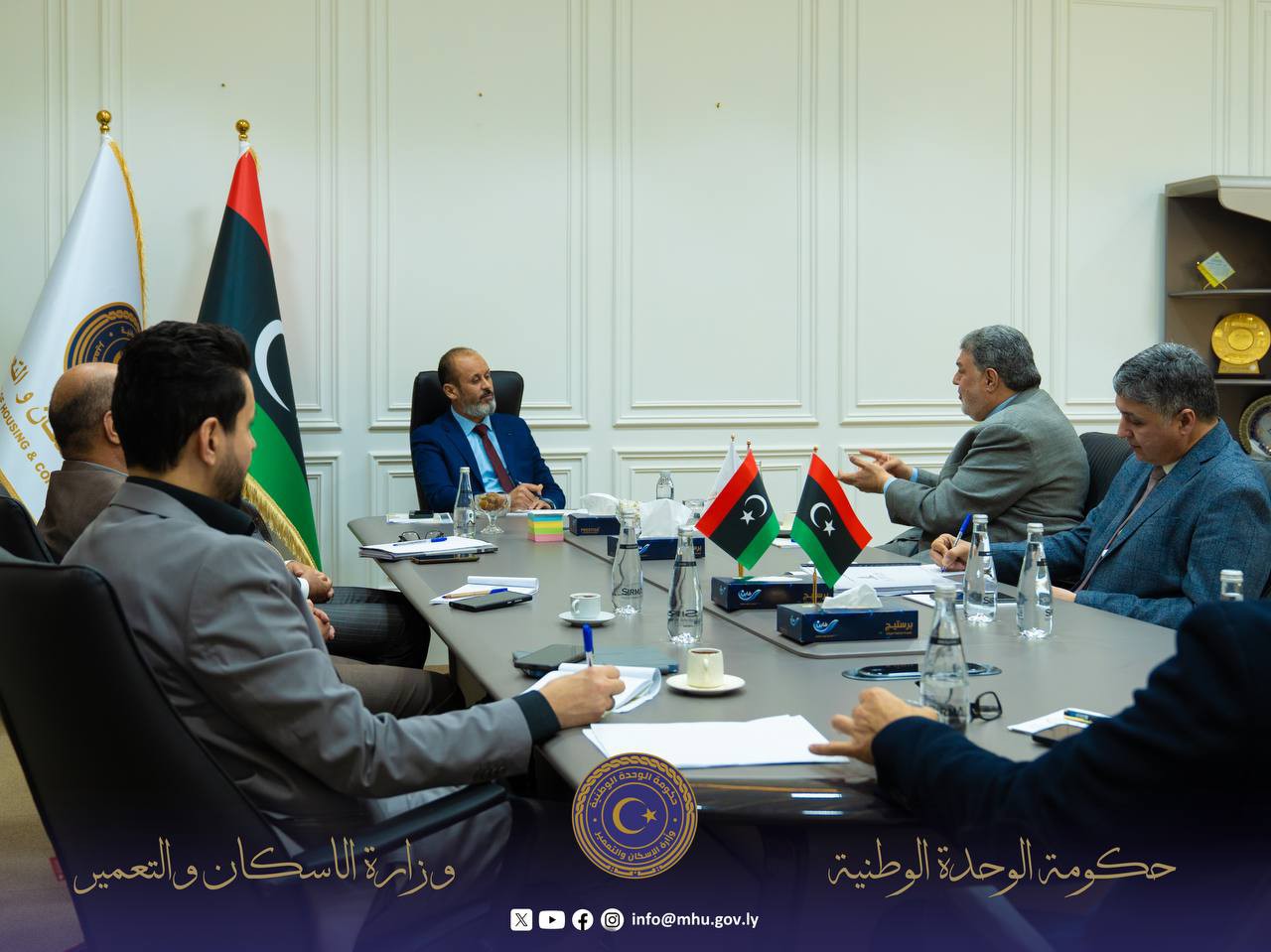 وزير الإسكان يتابع  مع البرنامج الوطني للإسكان تطوير تنفيذ المشاريع السكنية .