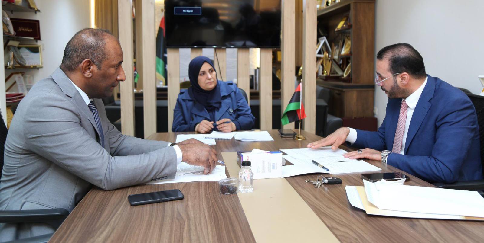 وكيل وزارة التعليم تتابع مستجدات امتحانات الشهادات العامة لمرحلتي التعليم الأساسي والثانوي.