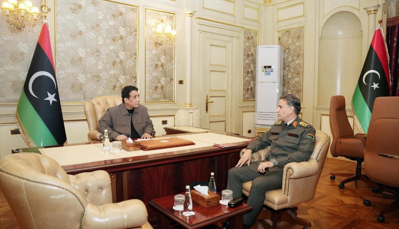 بصفته القائد الأعلى للجيش الليبي : المنفي يناقش مع النمروش جاهزية وانضباط وحدات الجيش بمختلف المناطق والمدن الغربية.