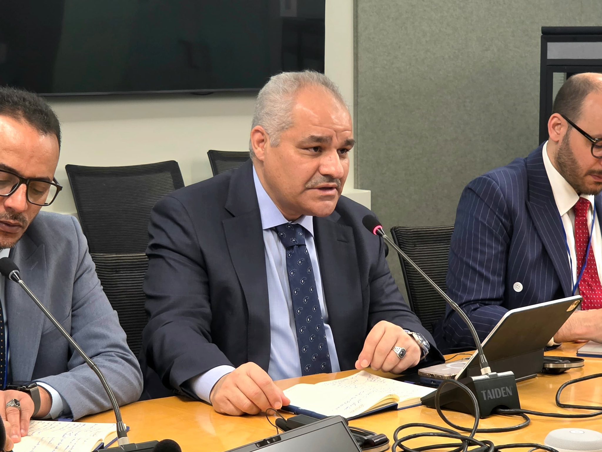 عيسى يستعرض مع مدير مجموعة البنك الدولي رؤية المركزي لإرساء أسس الإصلاح الاقتصادي .