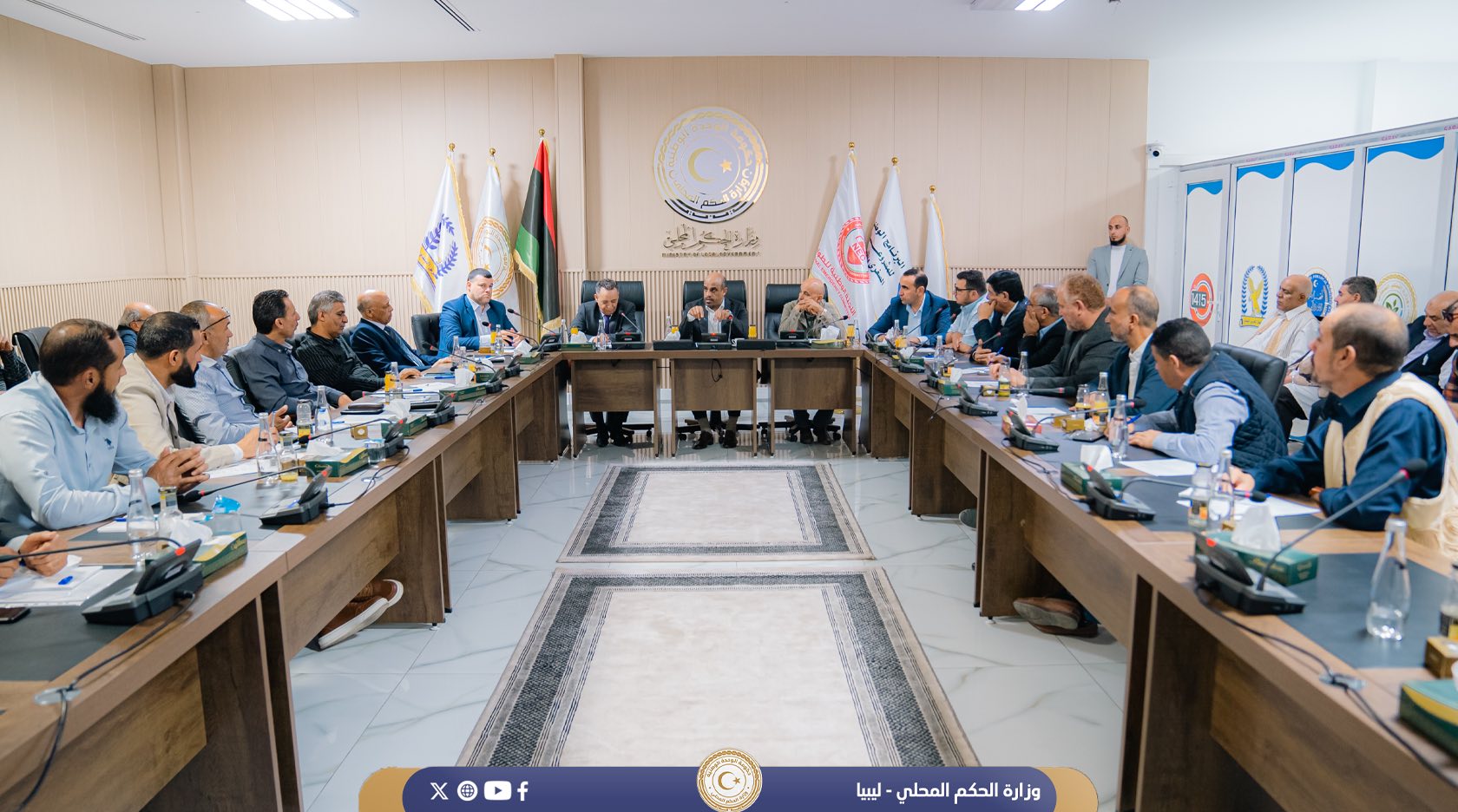  الجويفي يبحث مع رؤساء الفروع البلدية سبل تعزيز اختصاصاتهم ودعم مسارات اللامركزية .