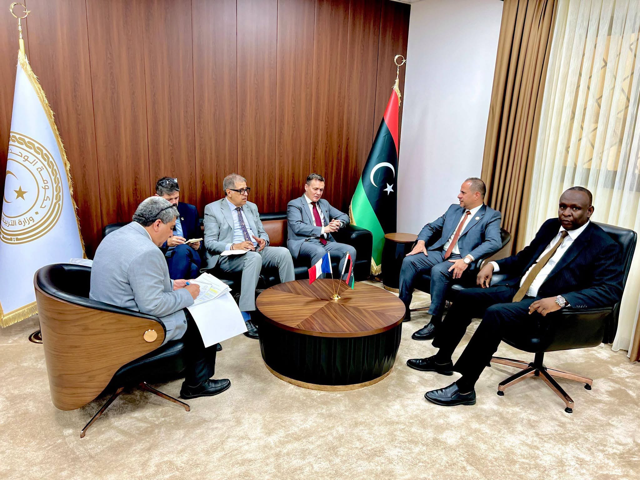 ليبيا وفرنسا تبحثان تعزيز التعاون التربوي وتفعيل الاتفاقيات التعليمية المشتركة
