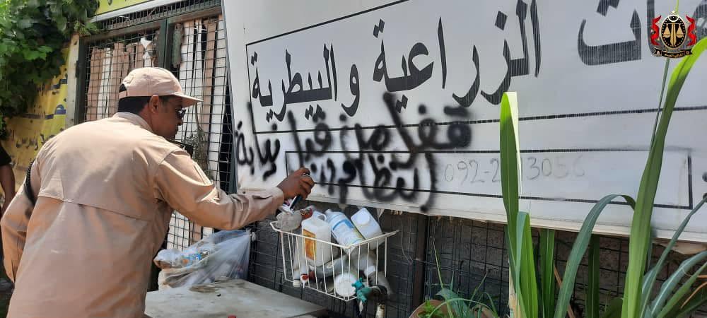 النيابة العامة تأمر بقفل 60 محلاً وضبط القائمين عليها لثبوت متاجرتهم بمبيدات زراعية محظورة في المنطقة الممتدة من الزاوية حتى  رأس اجدير 