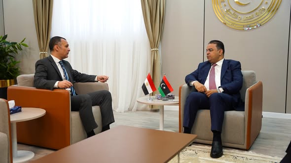العابد يبحث مع الحنفي تنظيم أوضاع العمالة المصرية العاملة في ليبيا