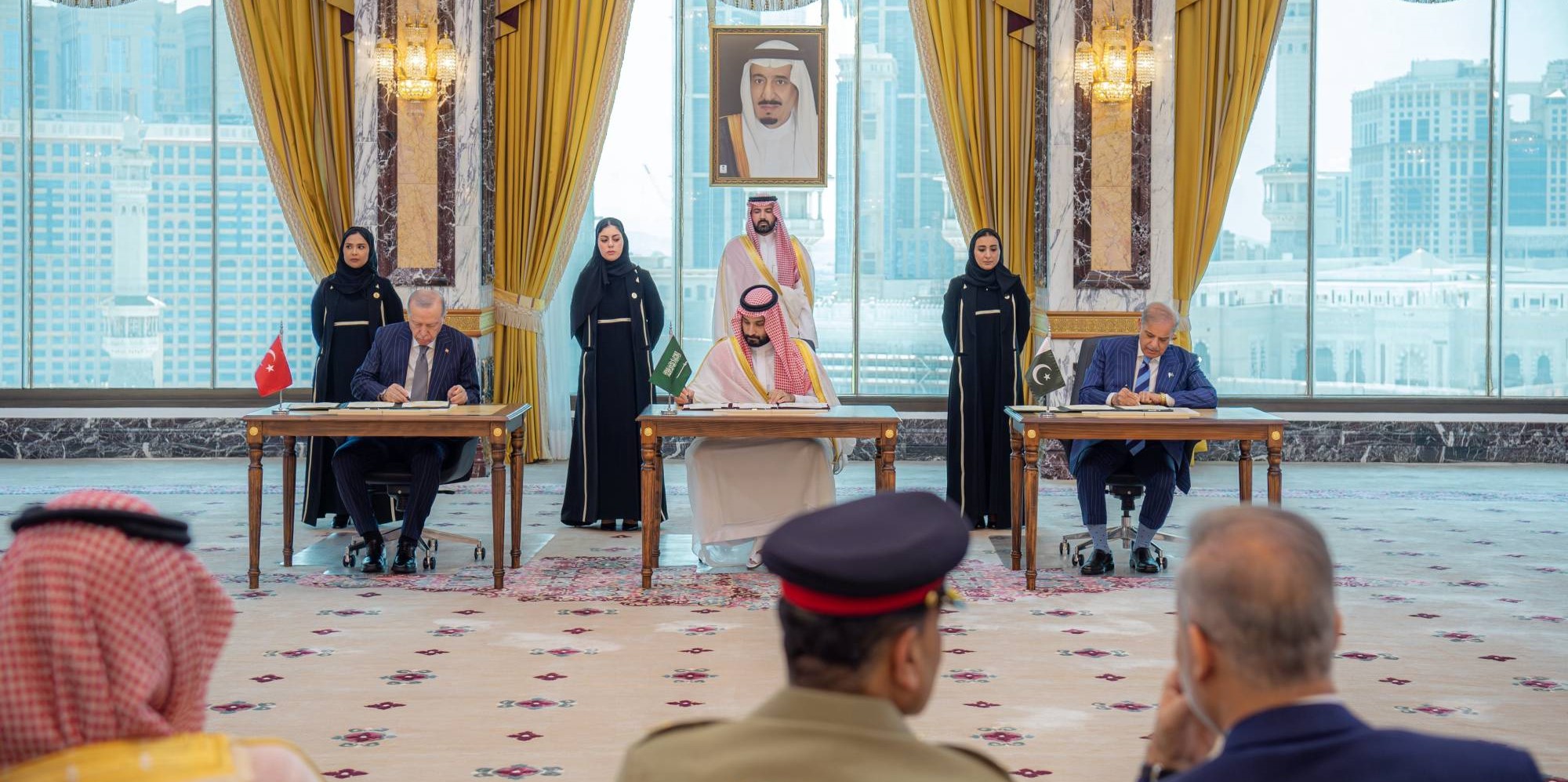  السعودية وباكستان وتركيا توقع  على اتفاقية للدفاع المشترك