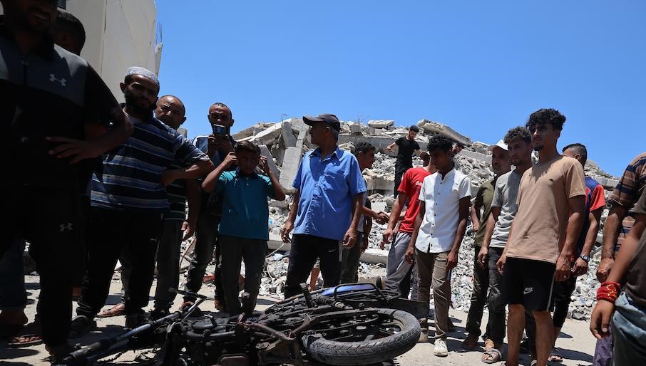 إصابة أربعة فلسطينيين جراء غارات اسرائيلية على غزة