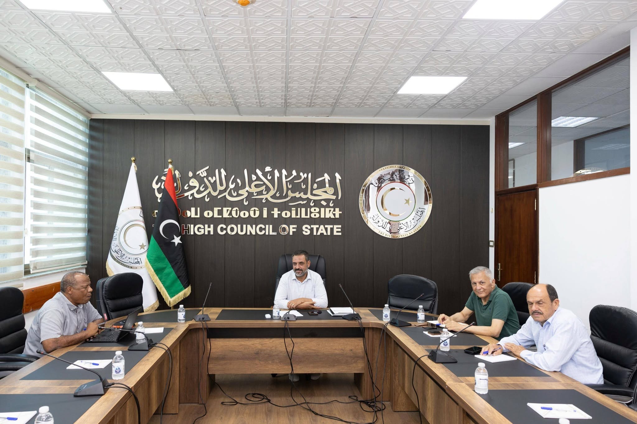 364600