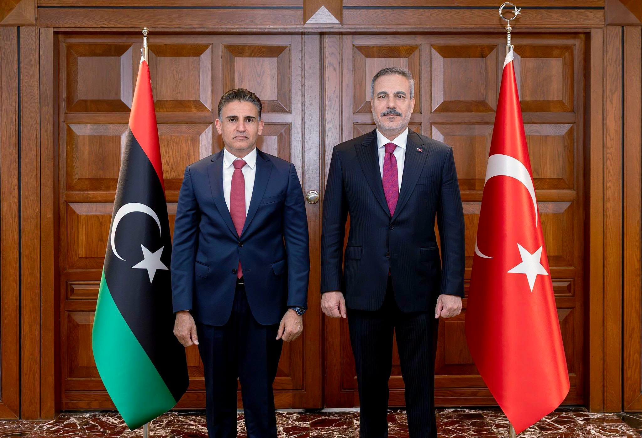 رئيس الأركان العامة يبحث مع وزير الخارجية التركي في أنقرة جهود بناء وتطوير المؤسسة العسكرية في ليبيا