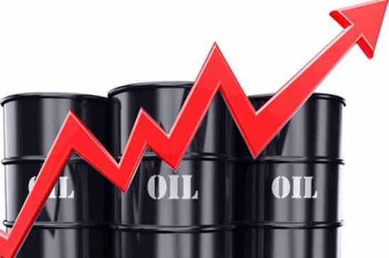 النفط يواصل مكاسبه بعد هجمات أمريكية وإيرانية على سفن