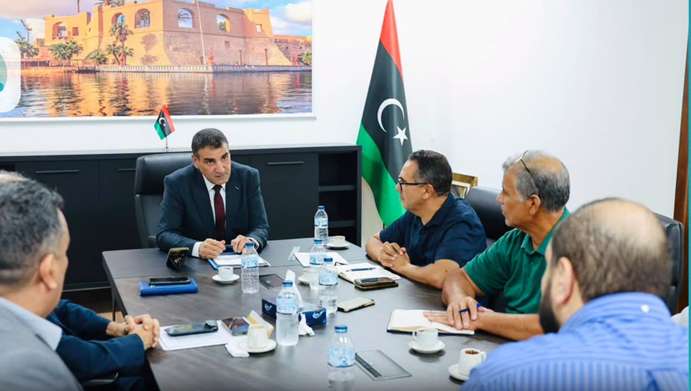 وكيل وزارة الصناعة يبحث إمكانية تزويد محطات الكهرباء بالغاز الطبيعي المسال .