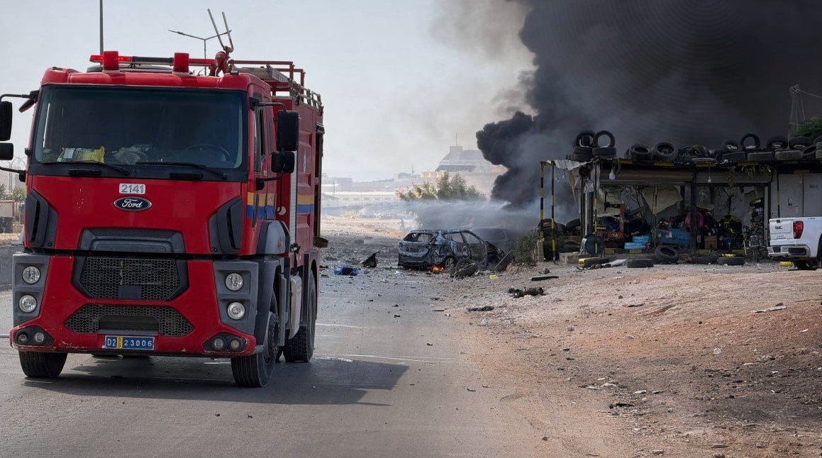 مصرع 14 شخصا وإصابة آخرين في انفجار مخزن لمخلفات الحرب بسوريا