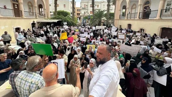 مع اعلان وزارة  التعليم انطلاق العام الدراسي ..المعلمون يدخلون في اعتصام لتلبية مطالبهم