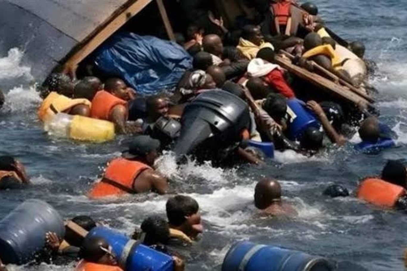 اصطدام قاربين في نهر بالكونغو الديمقراطية يقتل 22، ونجاة 59 . 