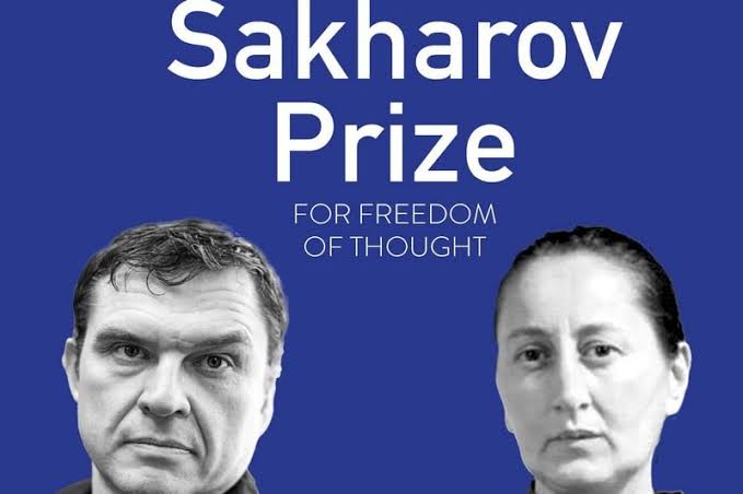368036